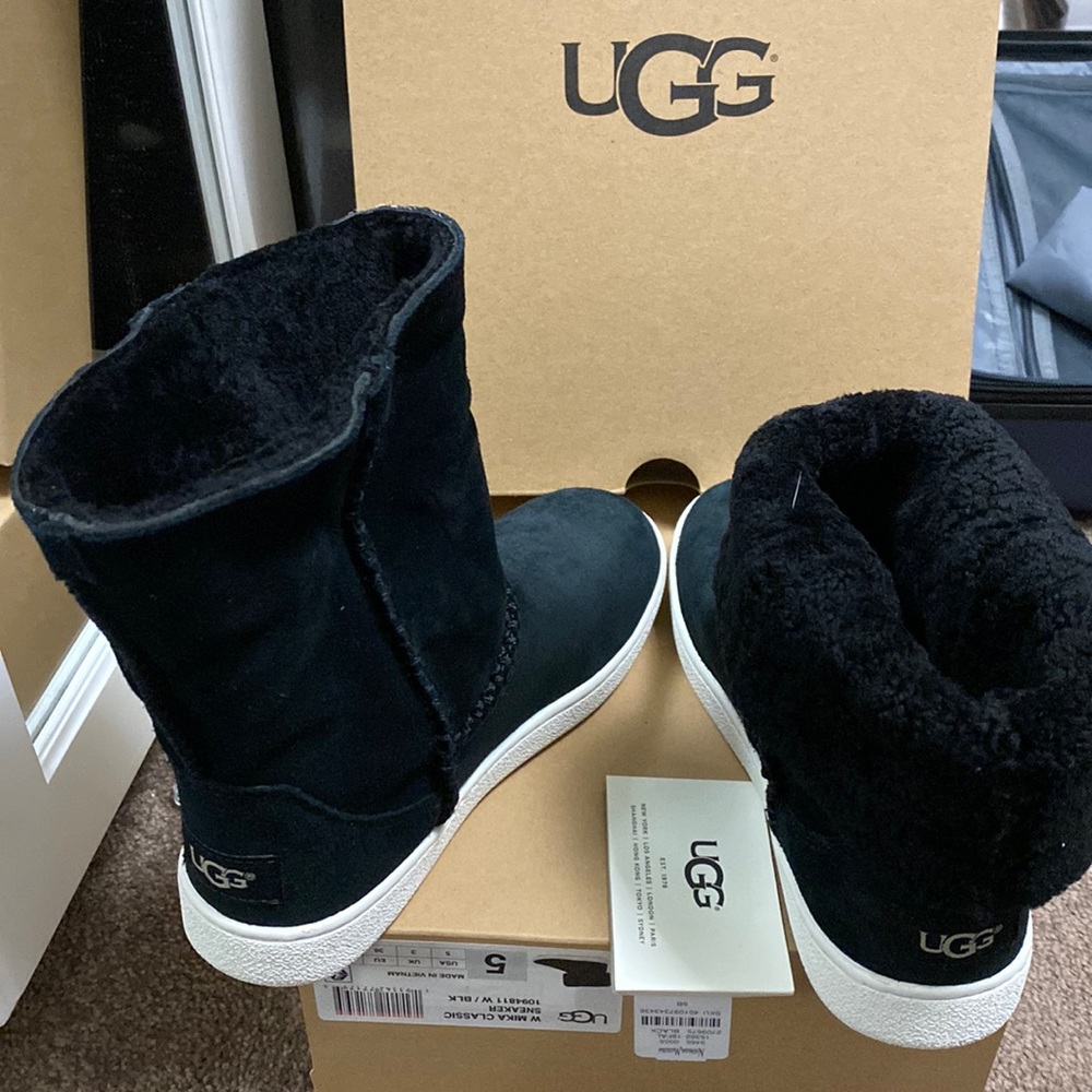 NWT Black Ugg Boots
